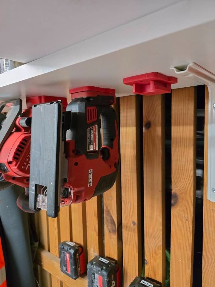 Haldari til Milwakuee M18 battarí amboð - Lágur profilur