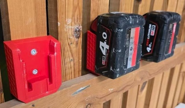 Milwakuee M18 battarí haldari